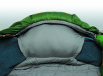 Благодаря специальному отделению в капюшоне, простой свитер может стать удобной подушкой