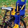 Велокресло устанавливается на багажник велосипеда: превью